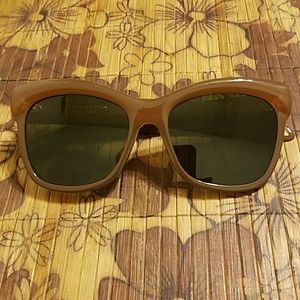 Givenchy . Gv 7051/s